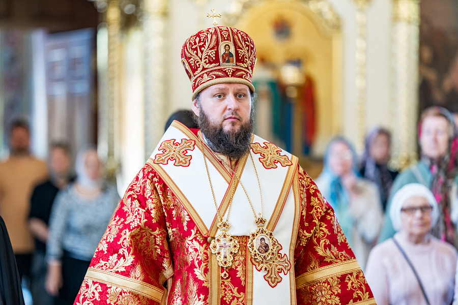 Божественная литургия во Всехсвятском храме города Серпухова